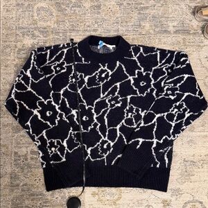 Astr Women's Navy and White Floral Crewneck Sweater